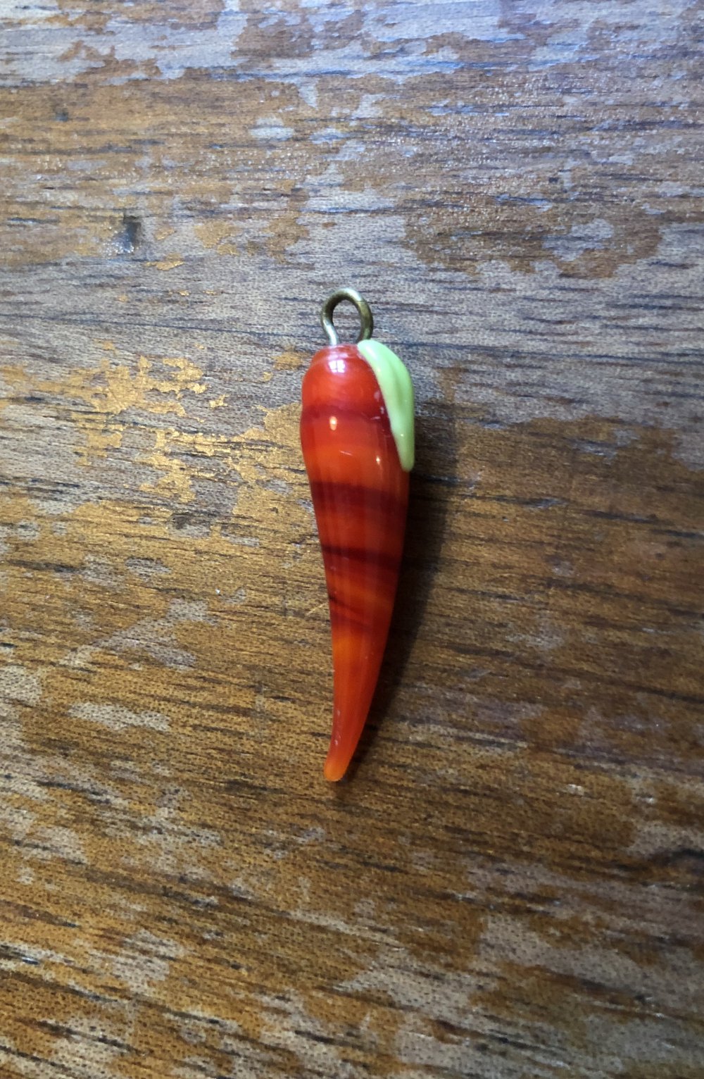 Anhänger in Chiliform
