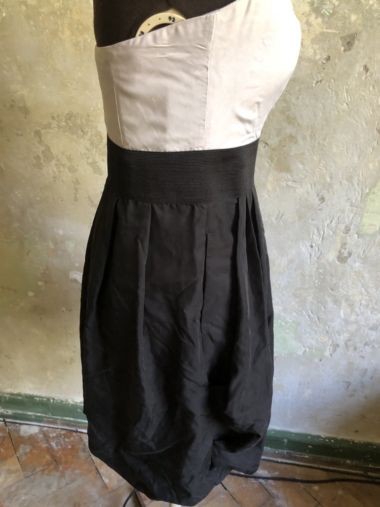 Trägerloses kleid mit Ballonrock für verschiedene Anlässe