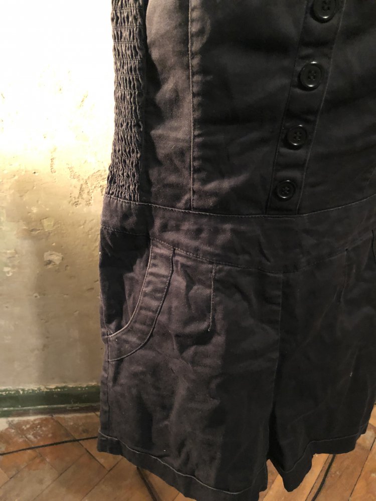 Schwarzer kurzer Jumpsuit