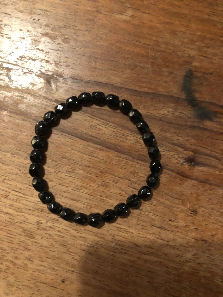 schwarzes Armband
