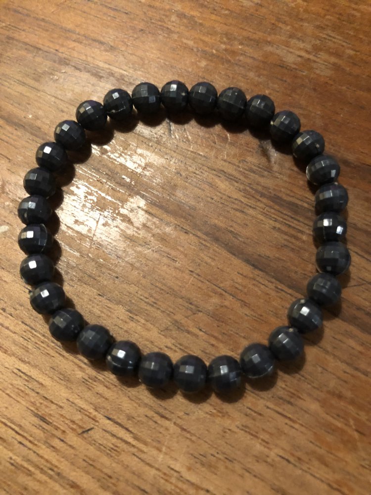 Schwarzes Armband 