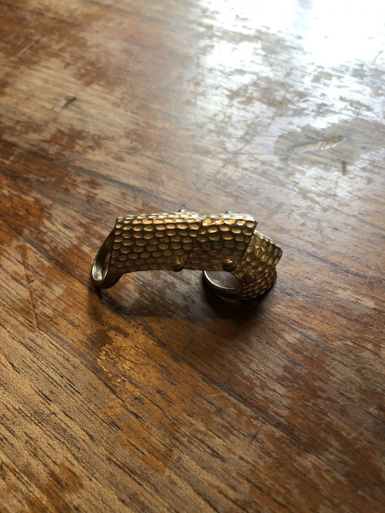 goldfarbener beweglicher Fingerring