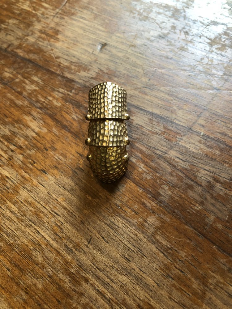 goldfarbener beweglicher Fingerring