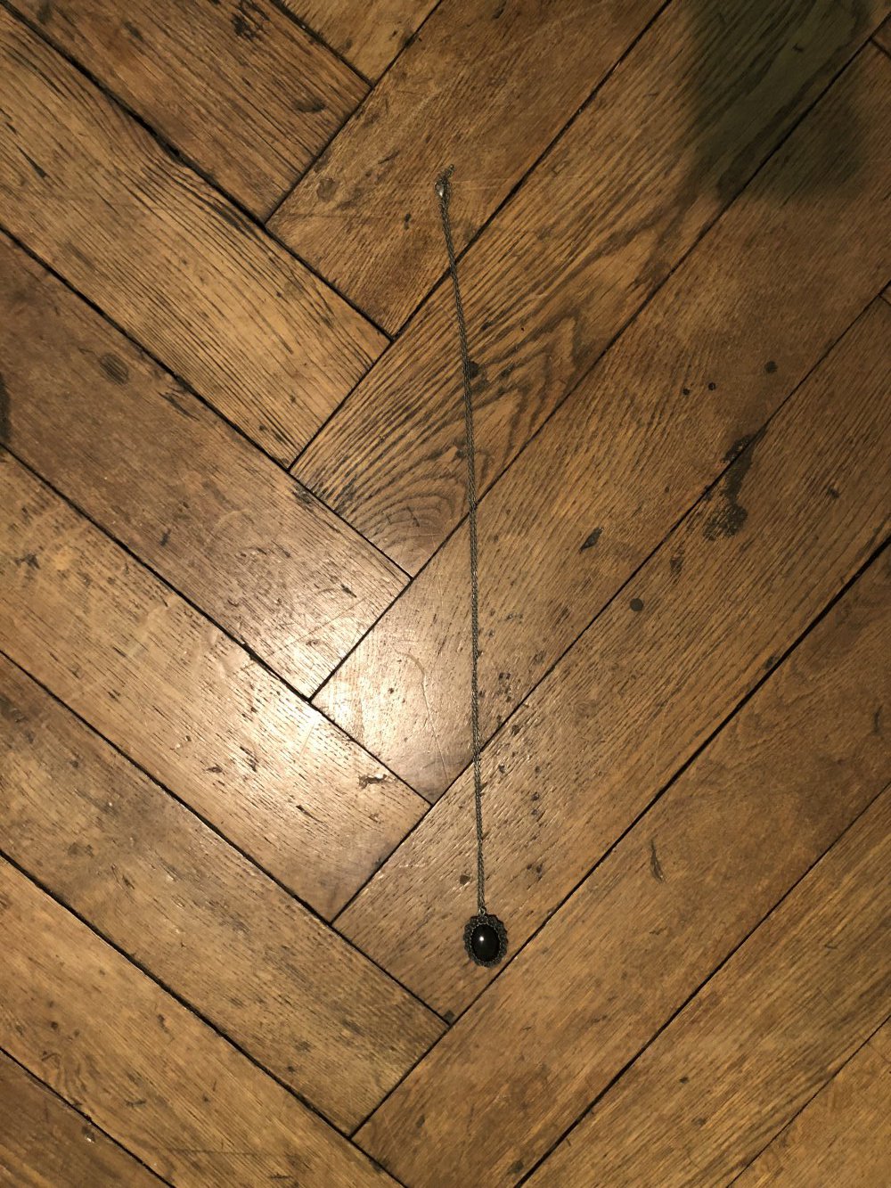 Lange Kette mit Anhänger