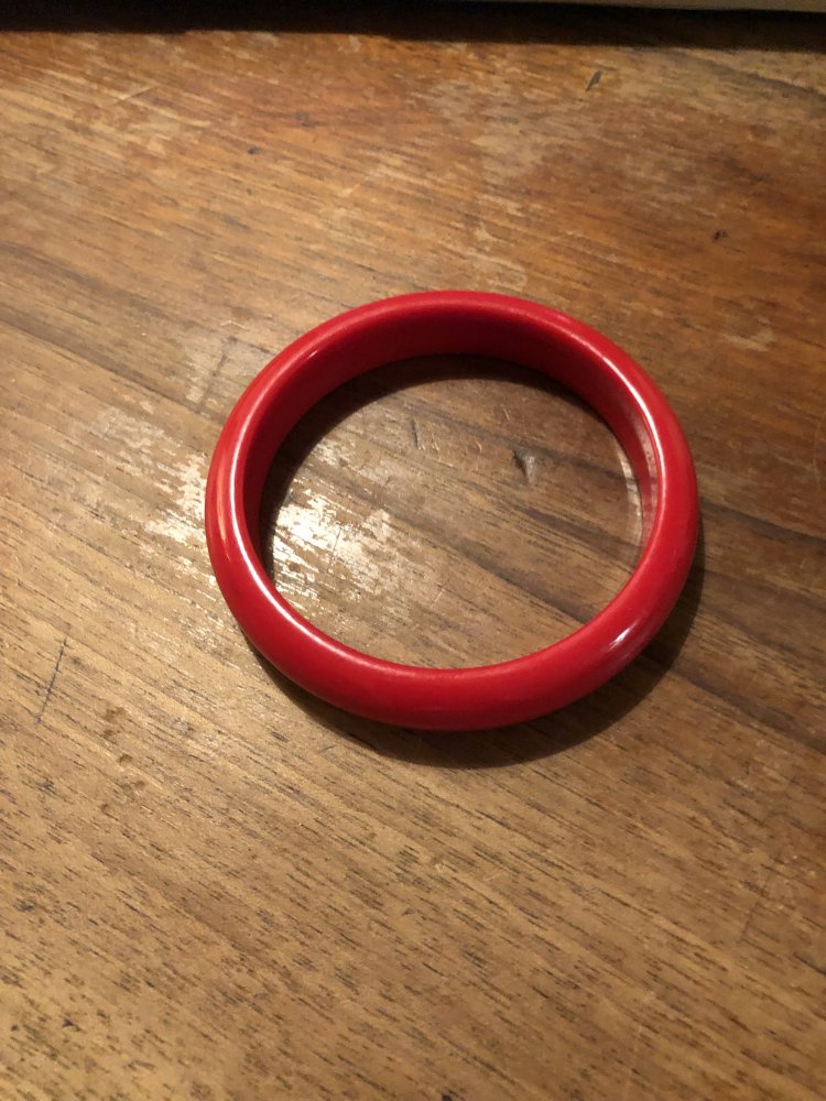 roter Armreif 