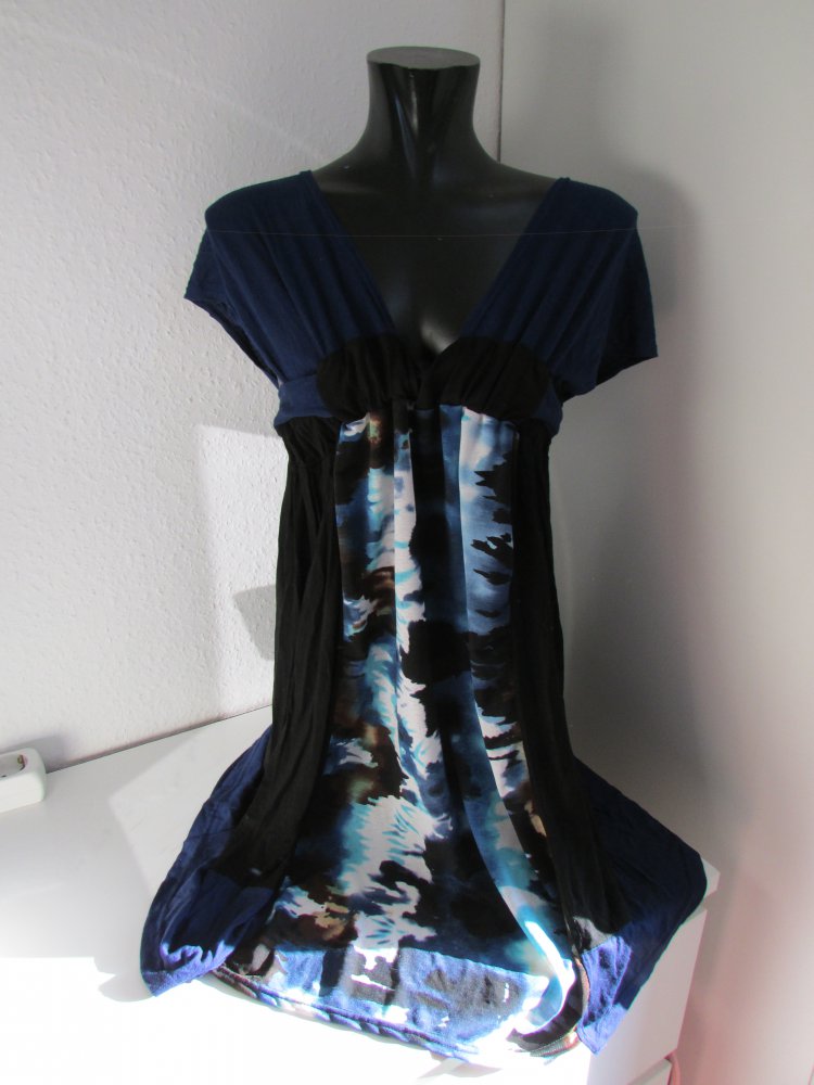blau schwarzes Kleid