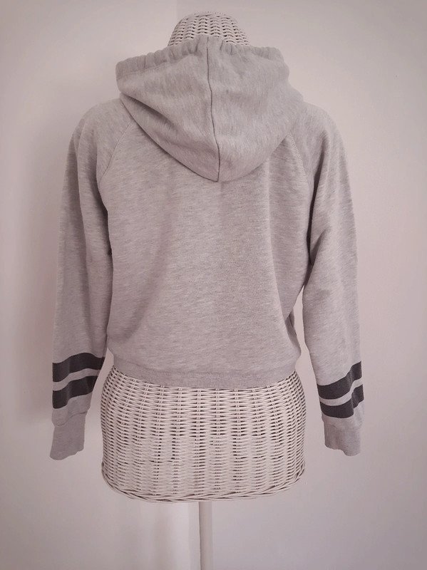 Hellgrauer Bershka Cropped Hoodie | Gr. S | Katzenmotiv | Stickerei | Kapuzenpulli | Hooded Sweater