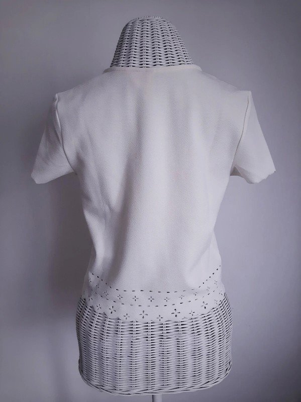 Weißes H&M Divided T-Shirt | Gr. S | Cropped | Bogenkante | Ausstanzungen