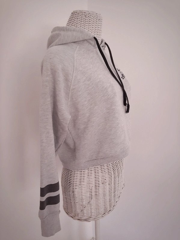 Hellgrauer Bershka Cropped Hoodie | Gr. S | Katzenmotiv | Stickerei | Kapuzenpulli | Hooded Sweater