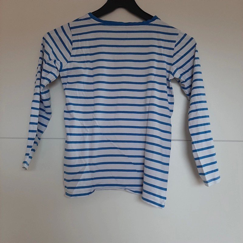 Gestreifter Pulli (blau/ weiß)