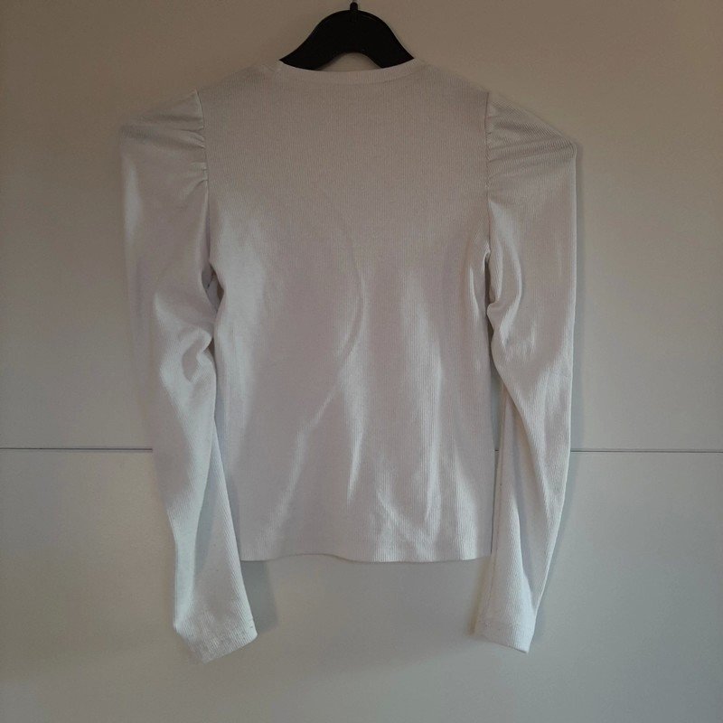 Weißer Pulli