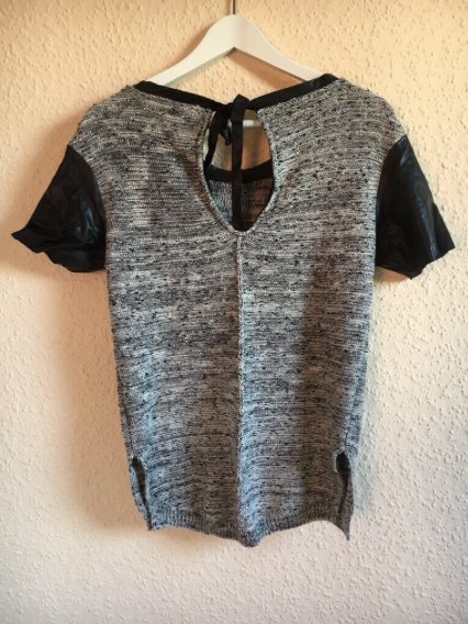 T-shirt mit Ärmeln aus Lederimitat