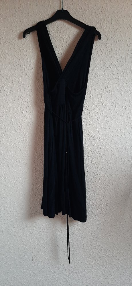 Jennifer Taylor Kleid 
