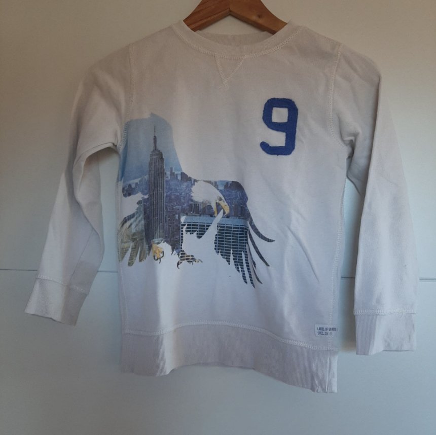 Weißer Pullover (Makel)