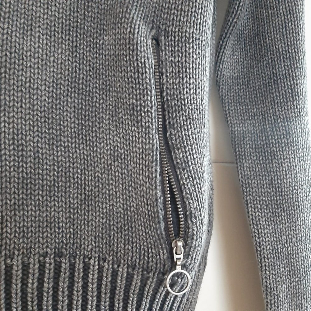 Grauer Esprit Strickpullover
