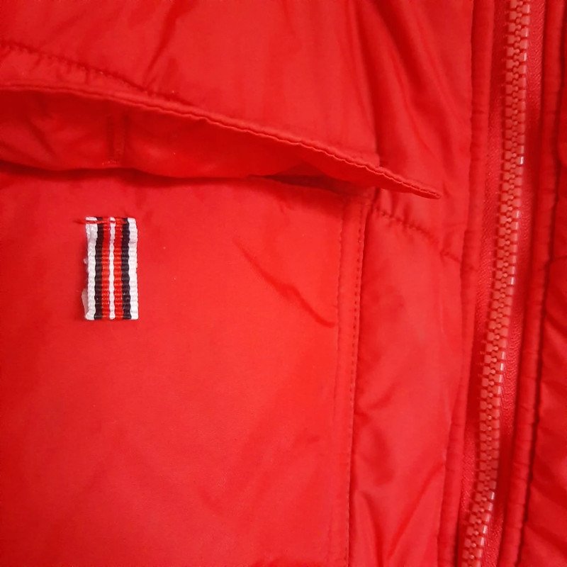 Rote Winterjacke