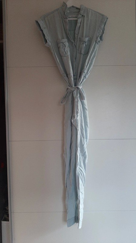 Hellblauer Overall