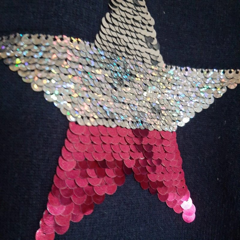 Dunkelblauer Pullover mit Wende-Pailletten