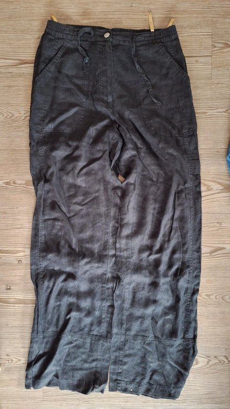 Schwarze luftige Hose