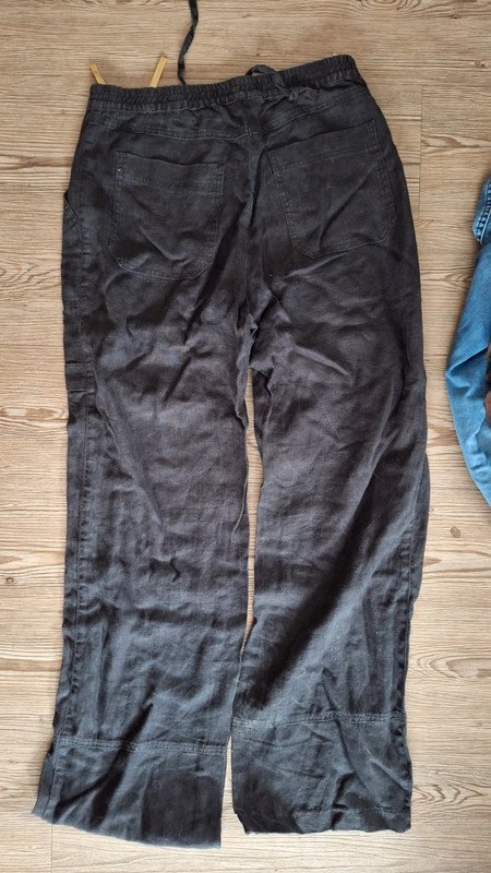 Schwarze luftige Hose