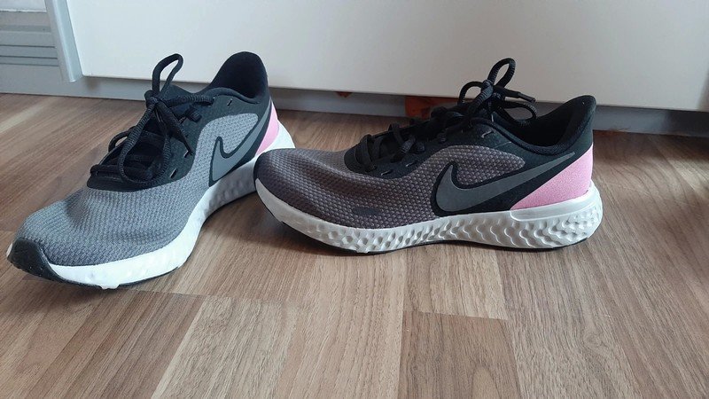 Nike Revolution Turnschuh Laufschuh