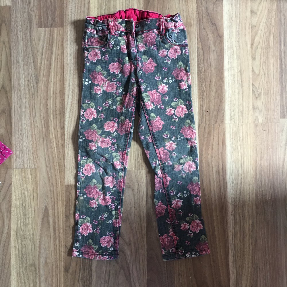 Jeans mit Rosenmuster