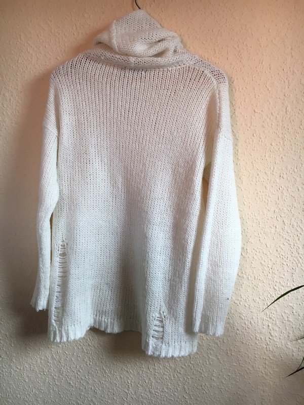 Weißer Distressed Strickpullover