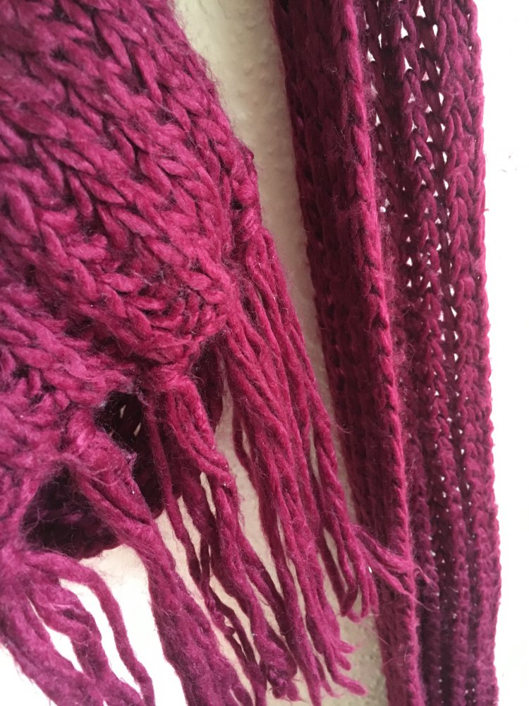 Weinroter Strickschal