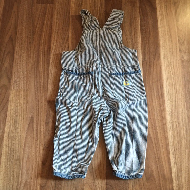 Gestreifte Latzhose