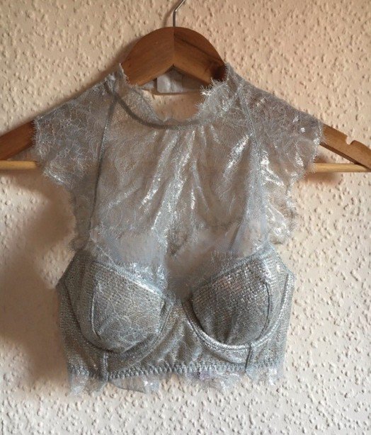 Victoria’s Secret Chantilly Lace High Neck Bra (32 C) NEU