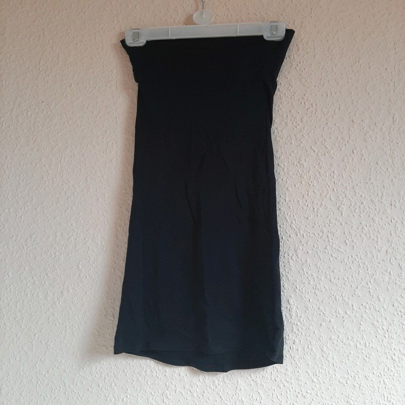 Schwarzes enges Kleid