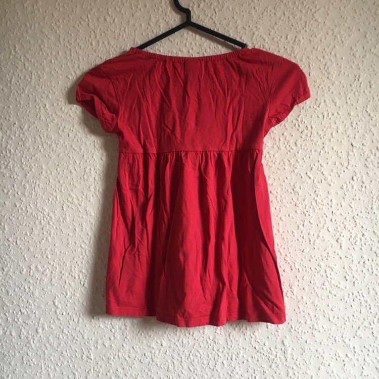 Rotes lockeres T-shirt