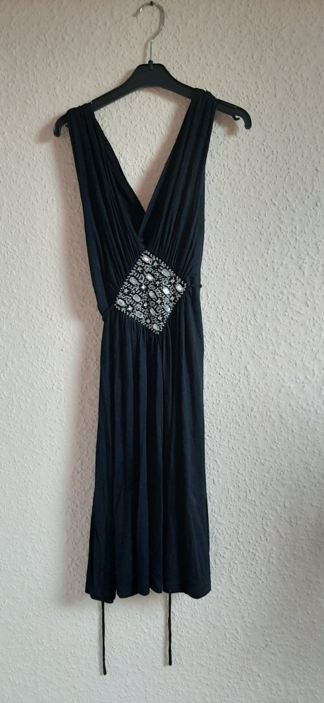Jennifer Taylor Kleid 