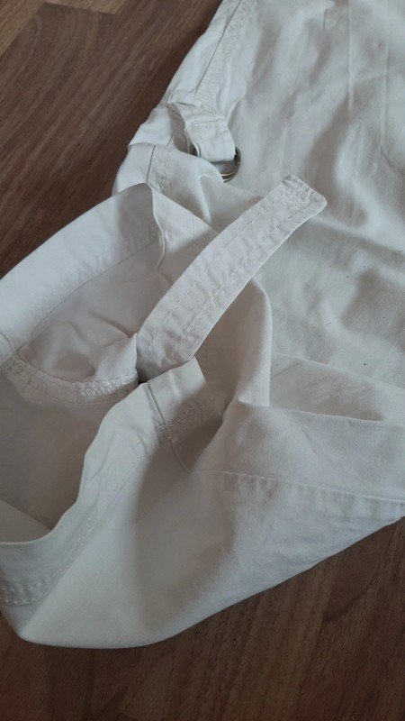 Weiße lockere Hose