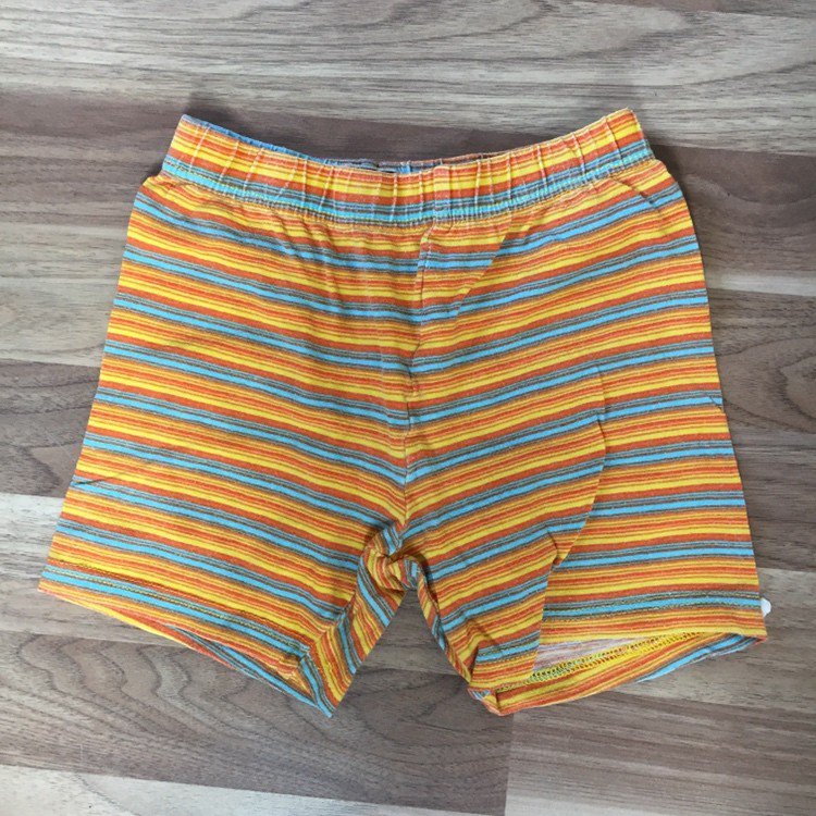 Gelb gestreifte Shorts