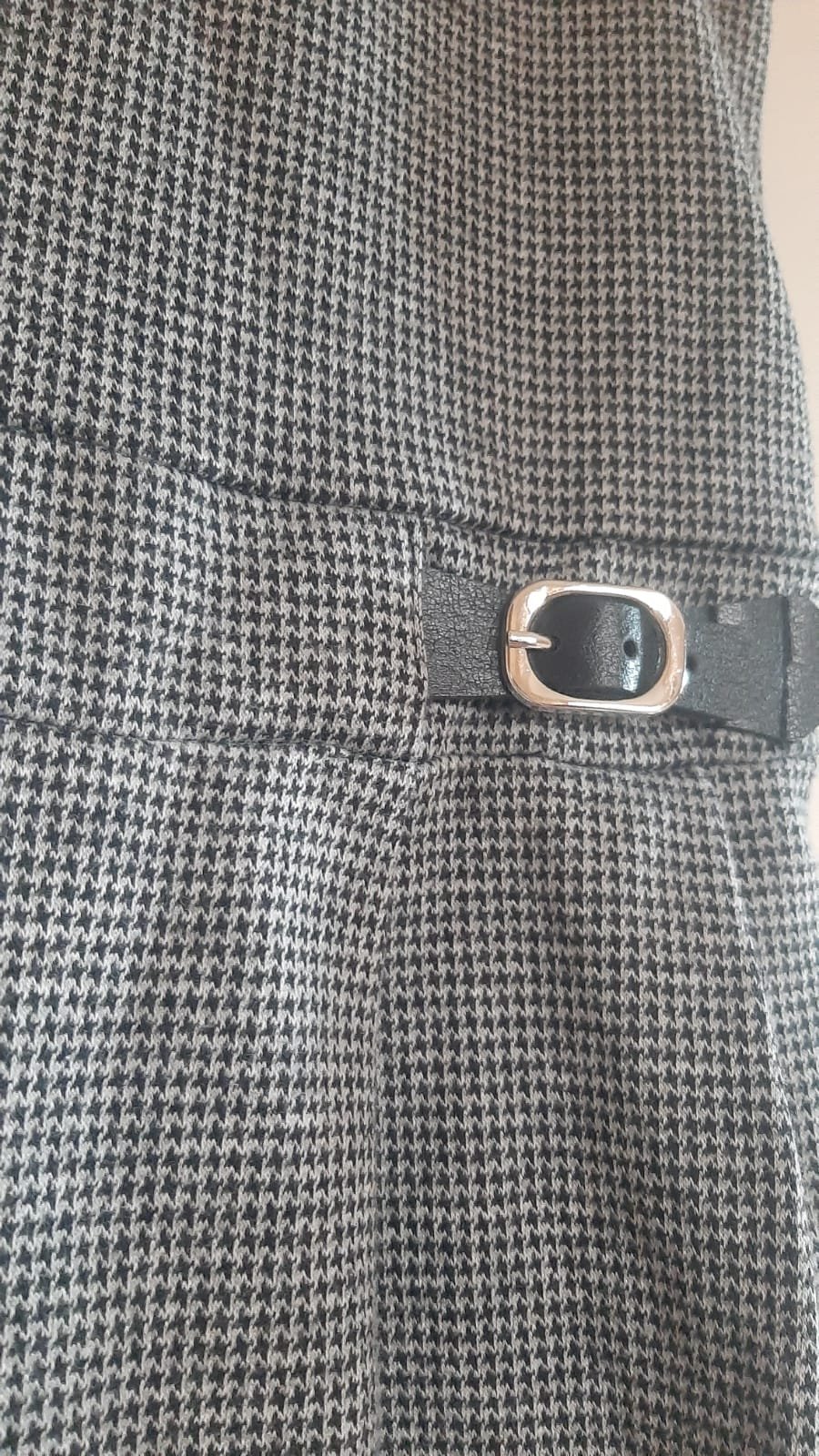Grau kariertes ZARA Kleid