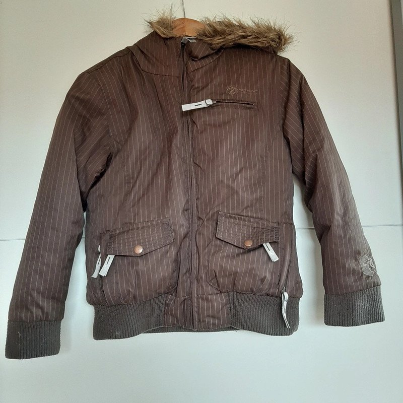 Braune Winterjacke (Protest)