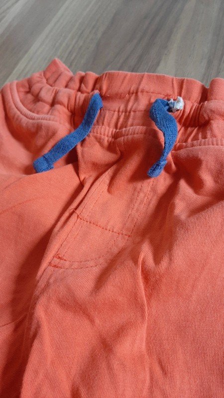 Orange blaue Sweathose (kurz)