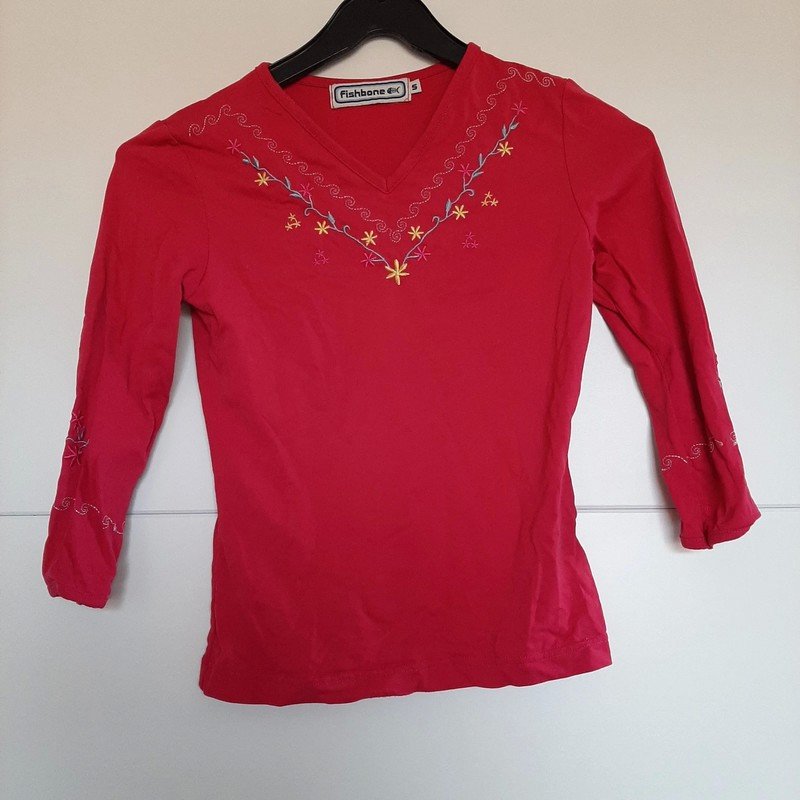 Pinkes Shirt mit Blumendetails