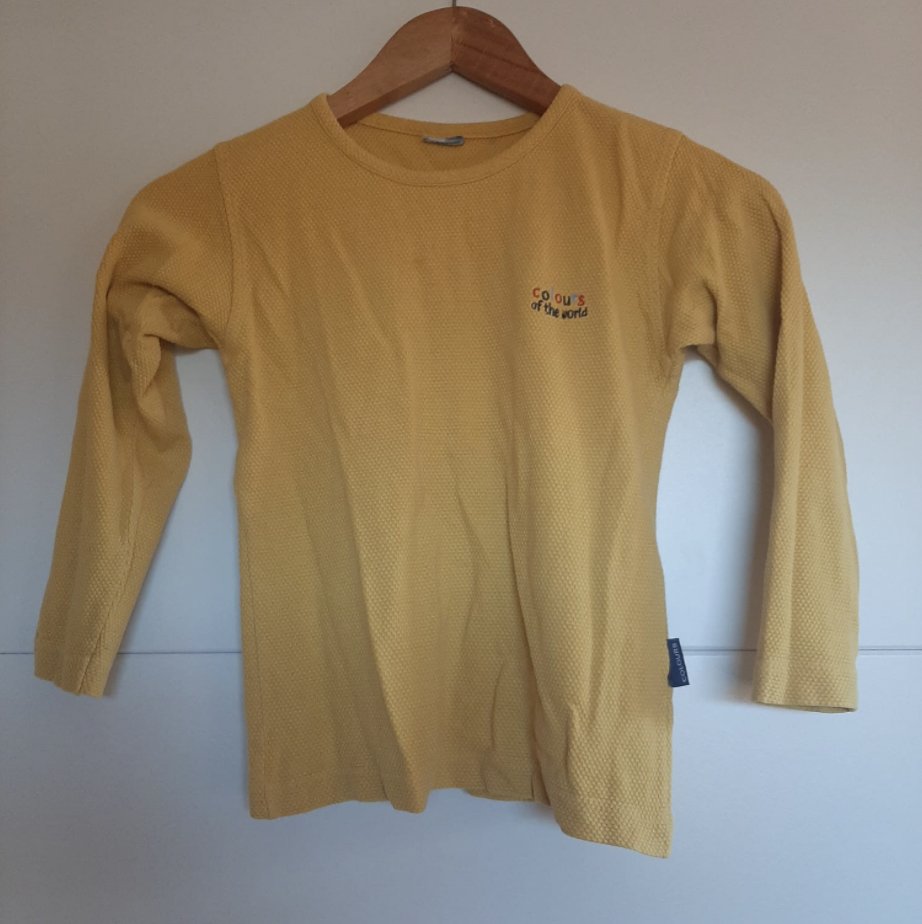 Gelber Pullover 