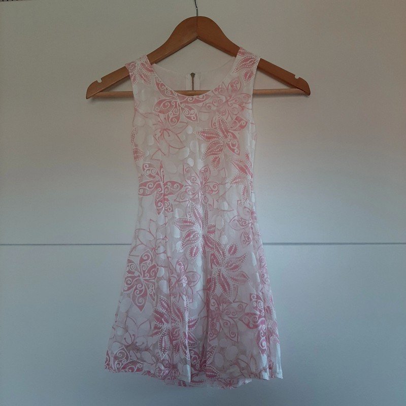 Rosa/ weißes Blumenkleid