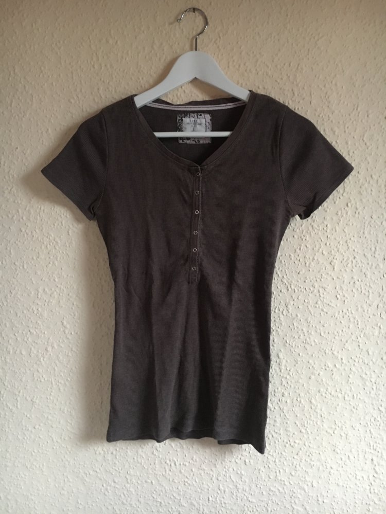 Braunes T-Shirt