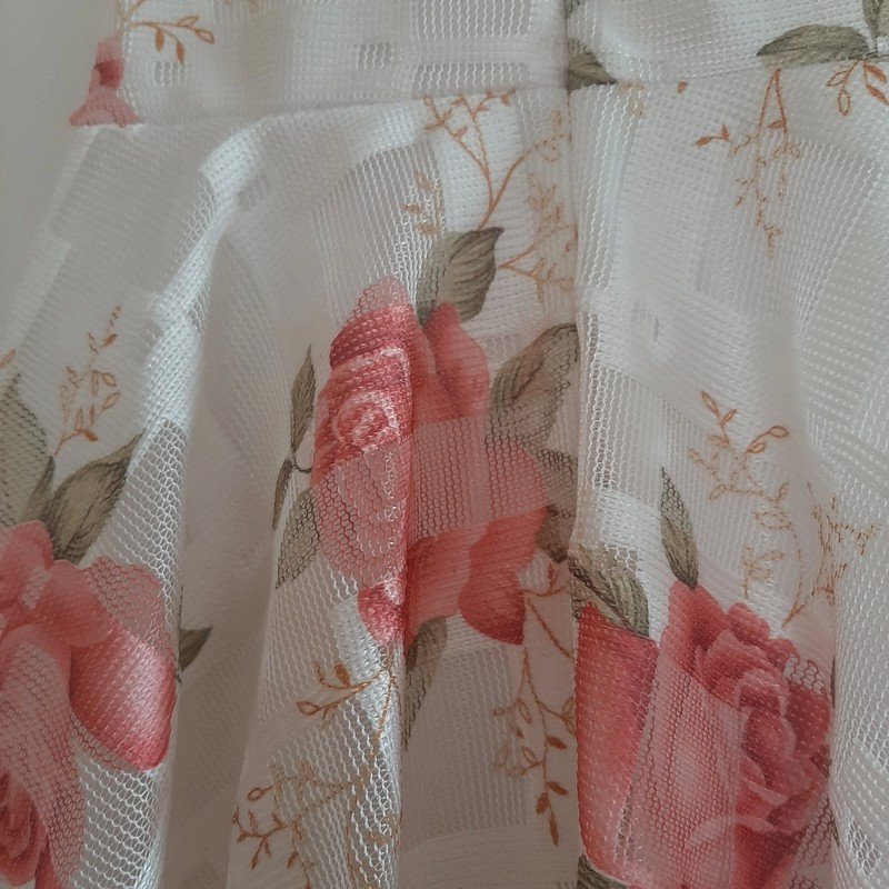 Weißes Blumenkleid