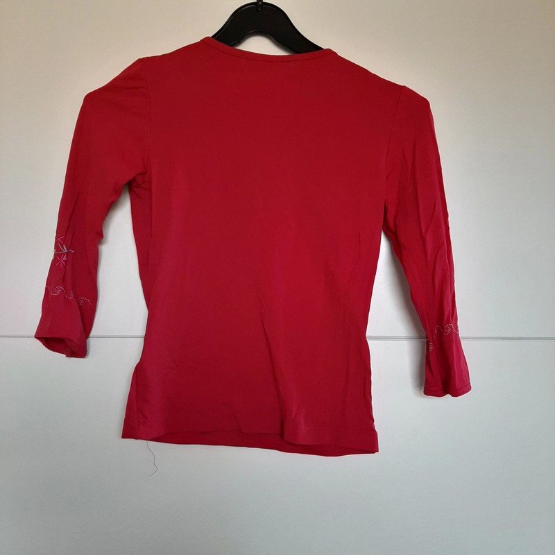 Pinkes Shirt mit Blumendetails
