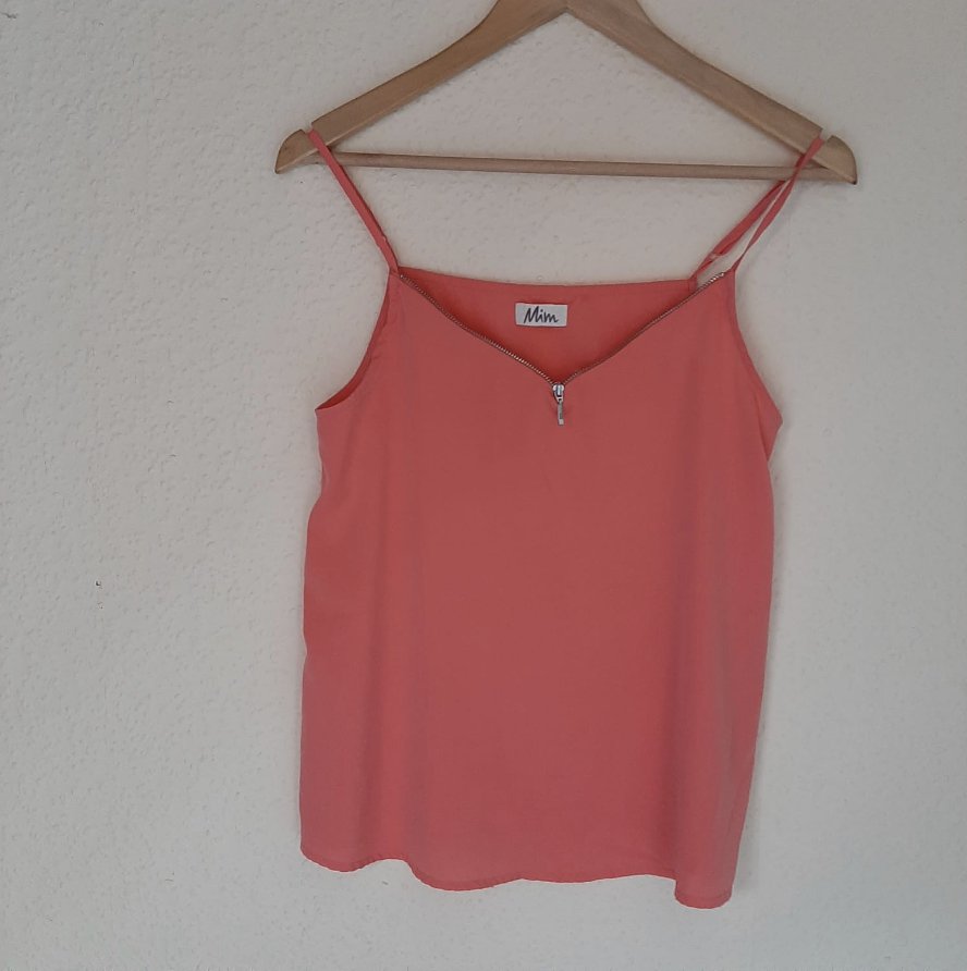 Korallenfarbenes Top