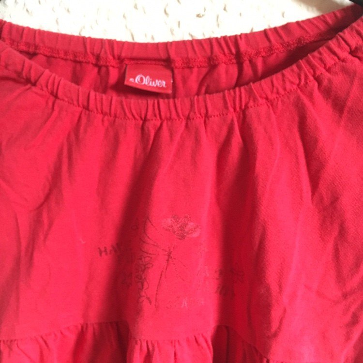 Rotes lockeres T-shirt