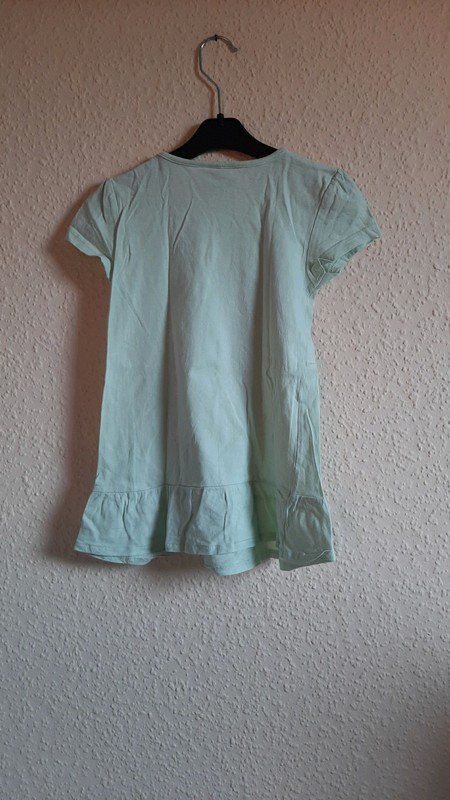 Hellgrünes Shirt mit Aufdruck