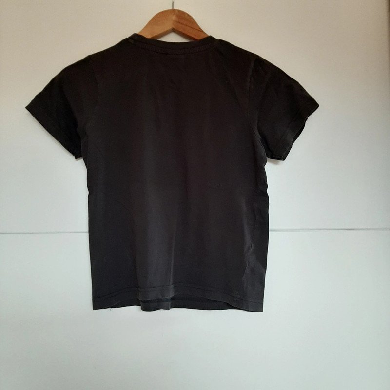 Schwarzes T-Shirt mit Aufdruck