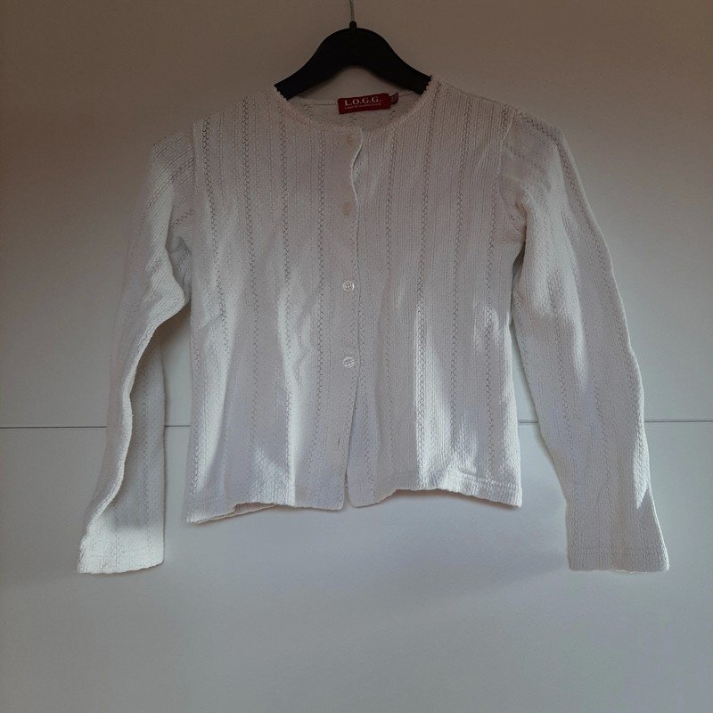 Weiße Strickjacke