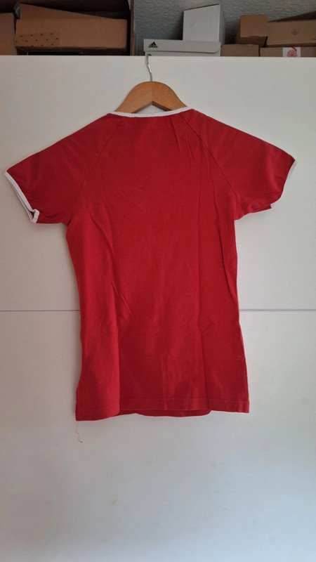 Rotes Adidas T-Shirt
